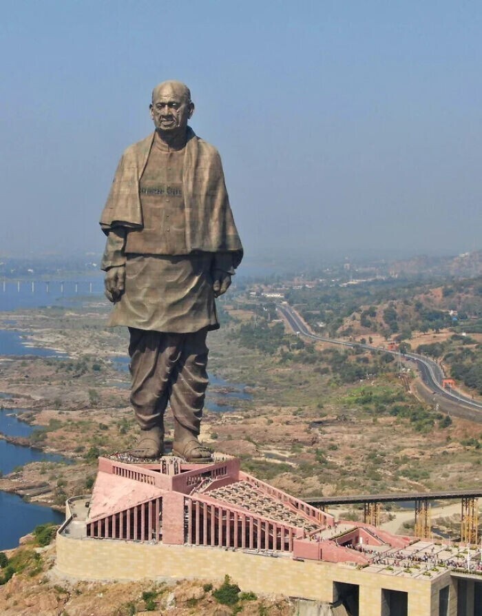Статуя Махатмы Ганди в Индии - на сегодня самая большая статуя в мире