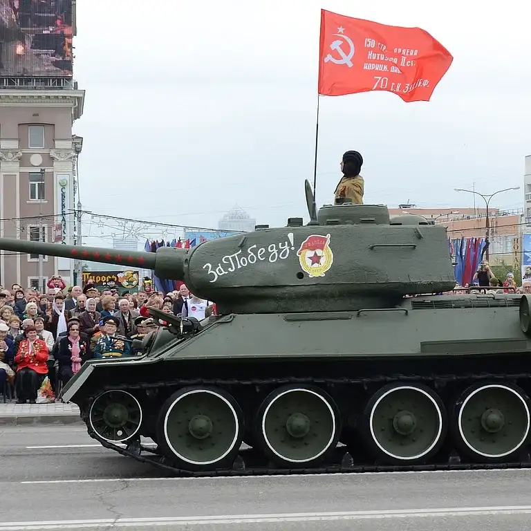 На Украине демонтировали советский памятник-танк