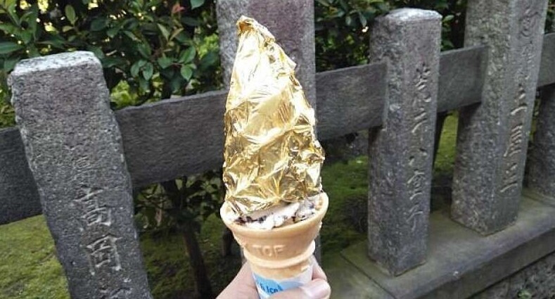 “Мороженое с сусальным золотом” продается в Асукасе, Япония, и считается, что оно способствует омоложению