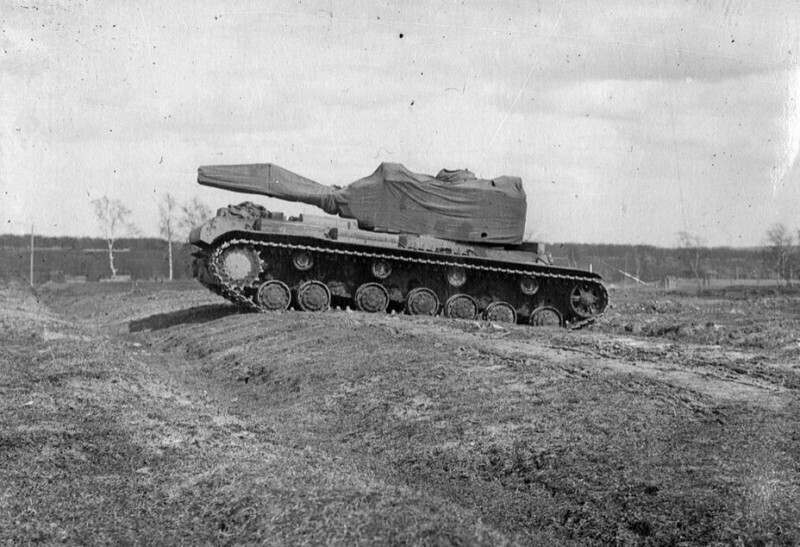 Опытный тяжёлый танк КВ-220 на испытаниях. Весна, 1941 год