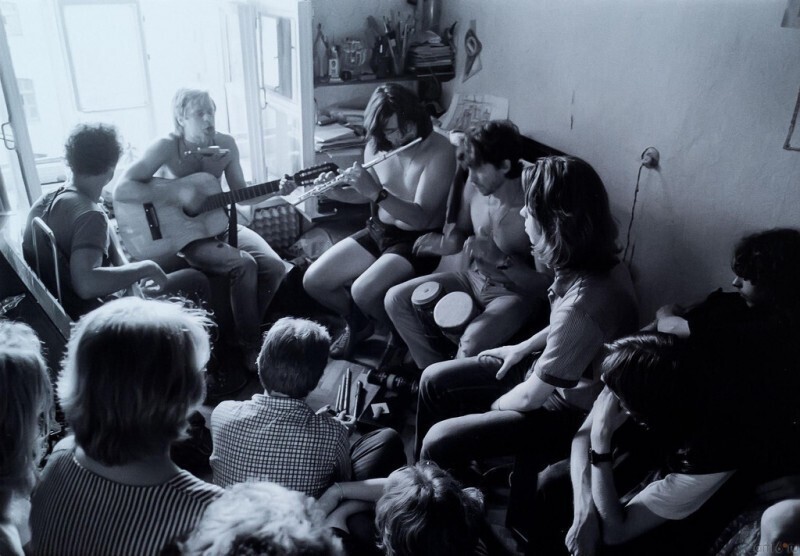 Борис Гребенщиков и группа «Аквариум» на квартирнике в Питере. 1980-е