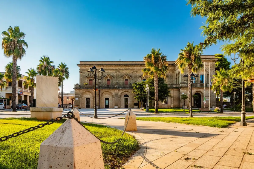 Город-памятник на побережье Италии заплатит €30 000 всем желающим переехать