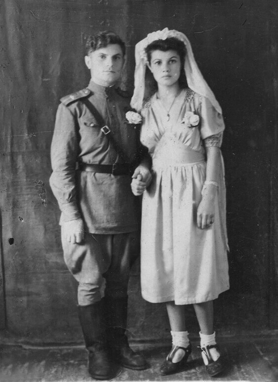 Свадебная фотография старшины Н.З. Седнева, 1946 год