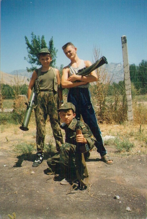 Дети российских военнослужащих 201-й дивизии в Таджикистане. Середина 90-х