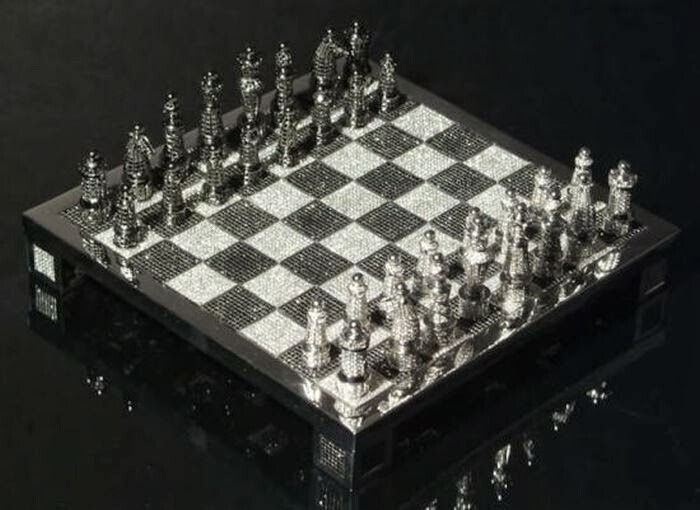 13. Шахматный набор — Royale Diamond Chess Set (9,8 миллиона долларов)