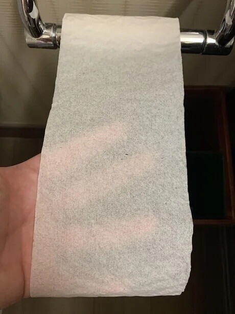 Туалетная бумага в отеле. Ну хоть повесили...