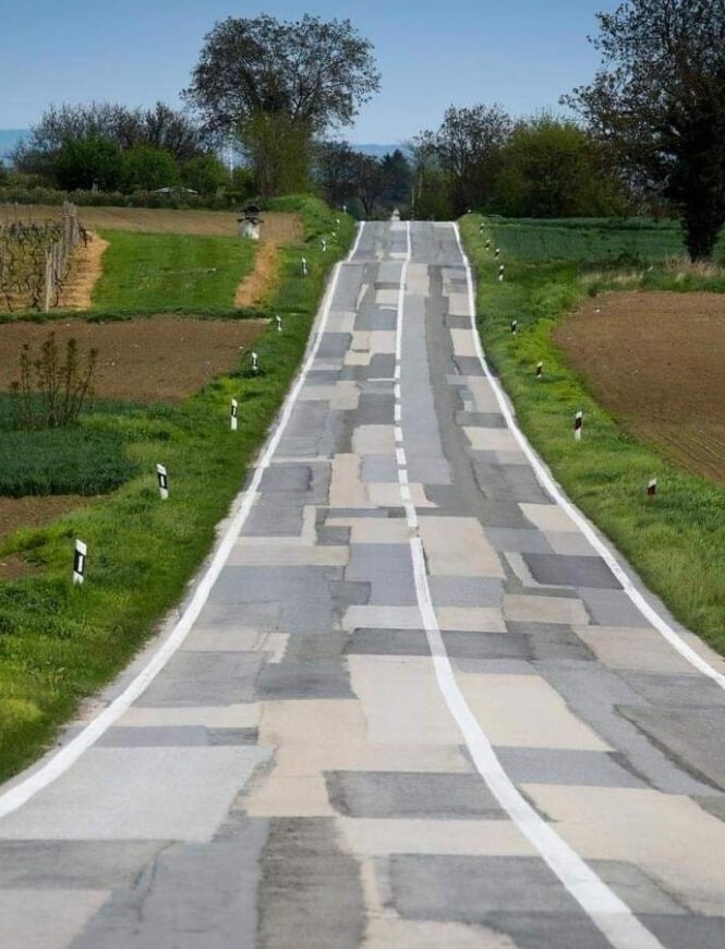 «Вот это технологии!»: 18 отремонтированных дорог в стиле тяп-ляп