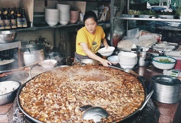 Ресторан в Бангкоке уже более 45 лет непрерывно готовит и подает один и тот же суп