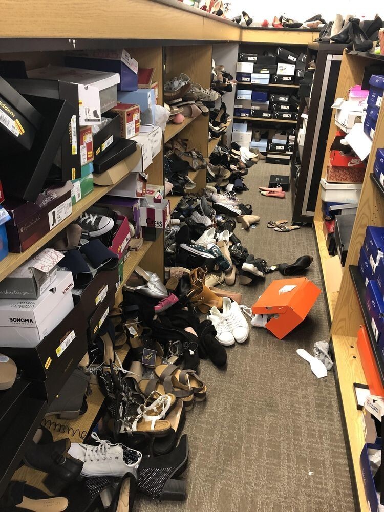 15 неряшливых покупателей, которые бесят сотрудников магазинов