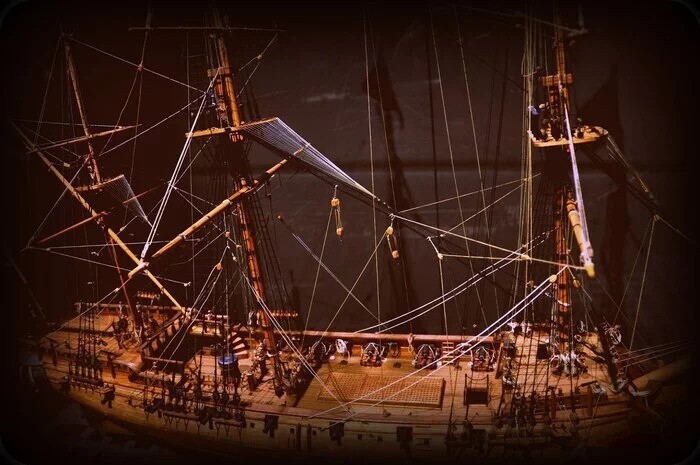 Корабль Уида (Whydah Gally) использовался для перевозки рабов из Африки. В марте 1717 года