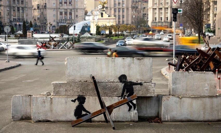 "Срезали со стены и пытались продать": на Украине задержали любителей живописи, укравших граффити Бэнкси