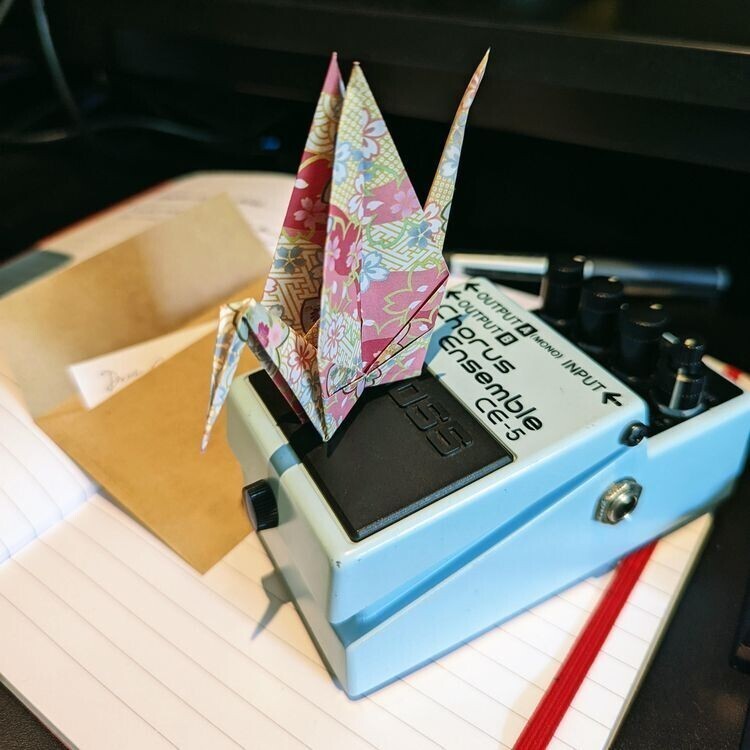 «Я заказал гитарную педаль из Японии, и она пришла с журавликом оригами и написанной от руки благодарственной запиской»