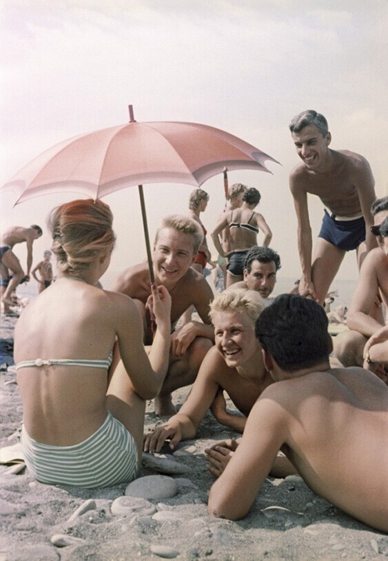 На пляже в Сочи, 1962 год