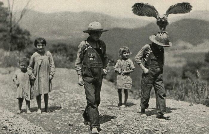 44. Мальчик и его сова, 1933 год