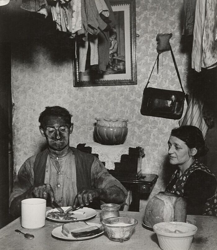 39. Нортумбрийский шахтер за ужином, 1937 год