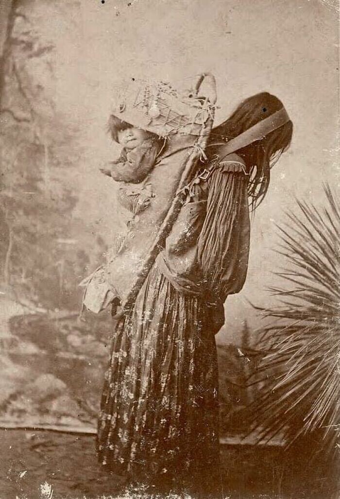 10. Женщина и ребенок из племени апачей, 1898 г.