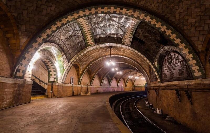 Заброшенная станция метро City Hall в нью-йоркской подземке