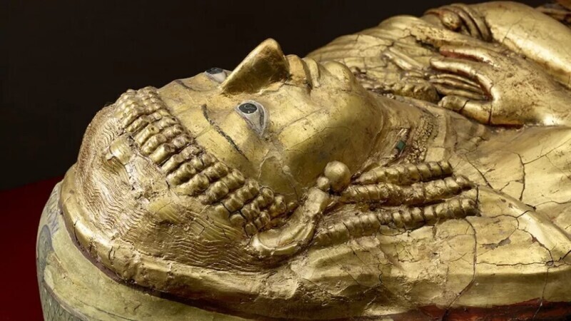 В Египте нашли портреты мумии и древнего идола