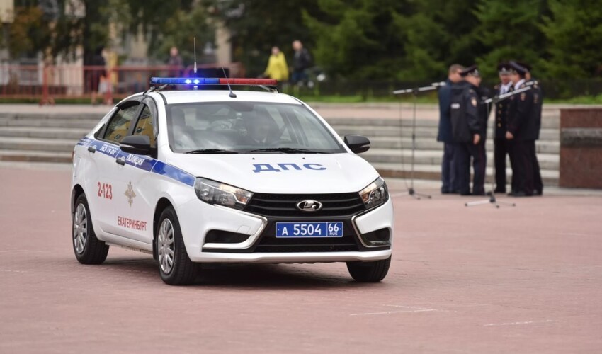 Почему милицейские автомобили в СССР красили в такие цвета? Это было не случайно