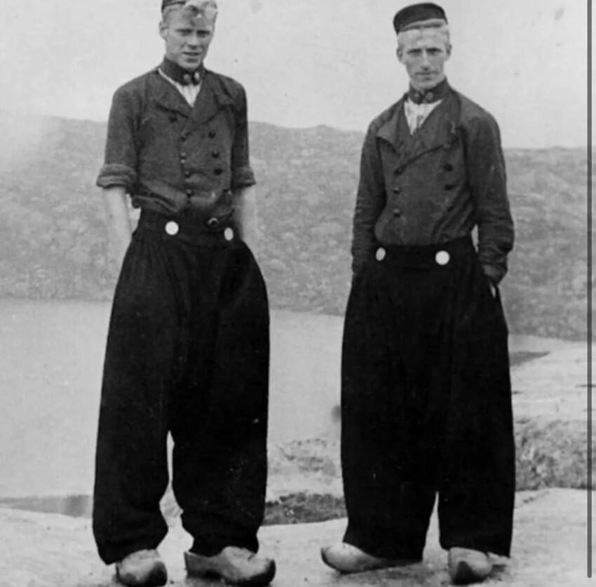 25. Нидерландцы в традиционных брюках, 1900-е