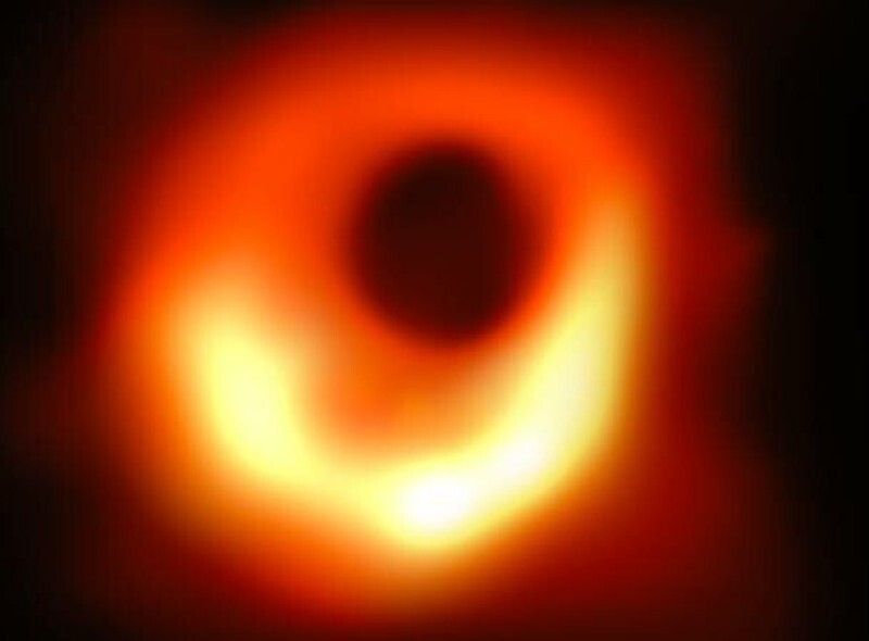 Первая фотография чёрной дыры