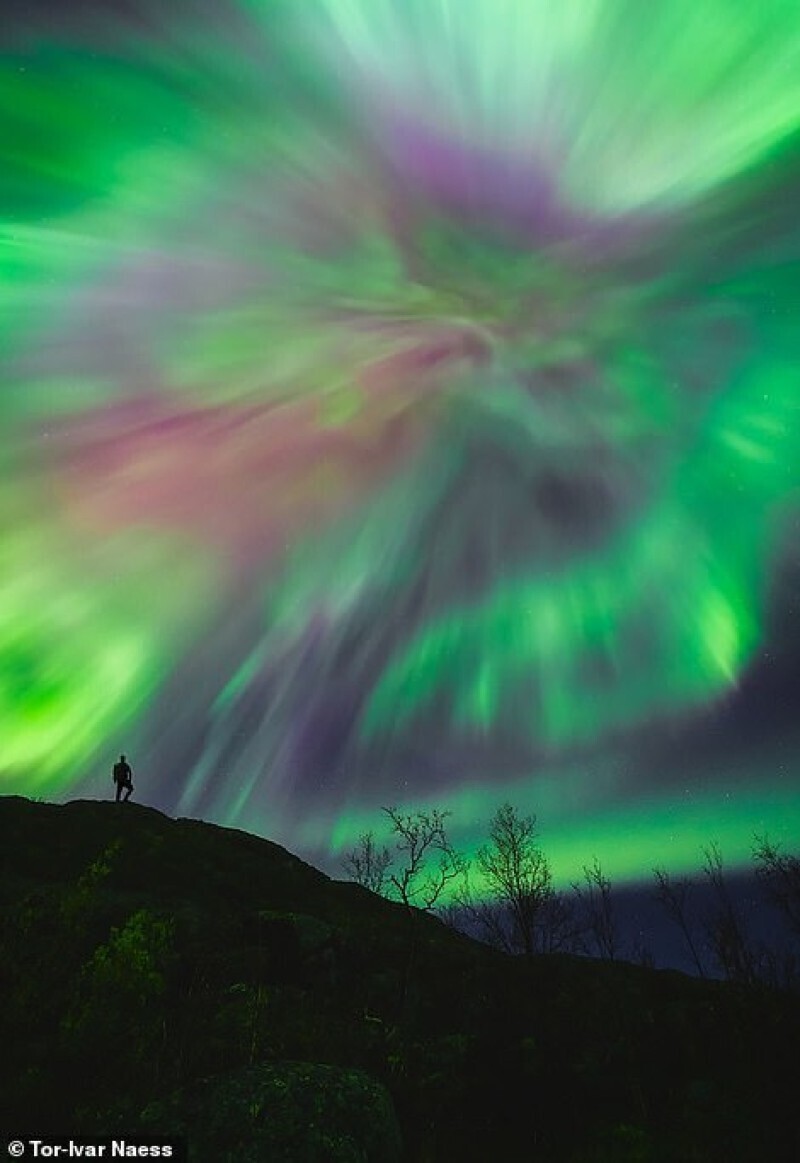 Снимок сделан в регионе Нордрейса на севере Норвегии. Фотограф Tor-Ivar Naess
