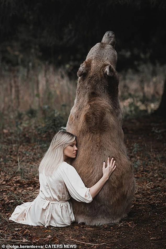 Девушка поделилась  впечатлениями от фотосессии с бурым медведем Степаном