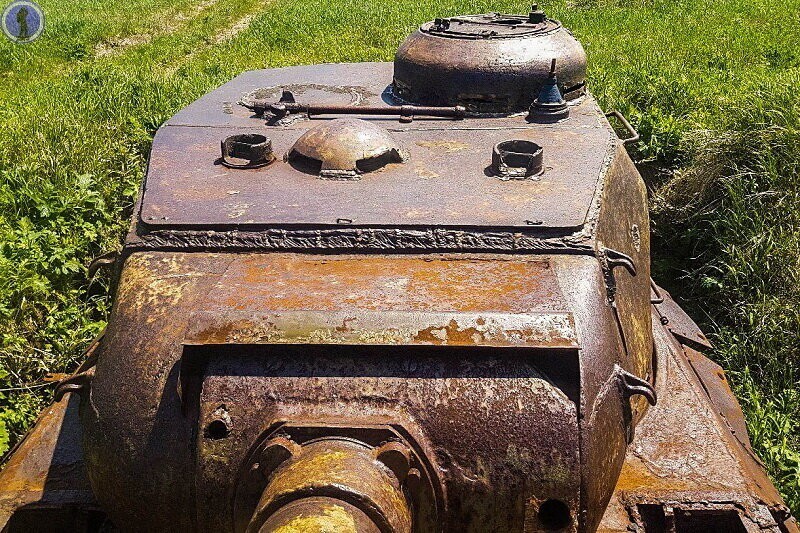 Заброшенные старые танки ИС-2 на Курилах