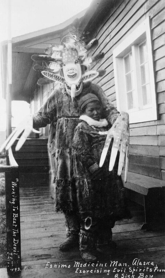 Шаман Юпик, совершает обряд экзорцизма, 1890 год, Аляска