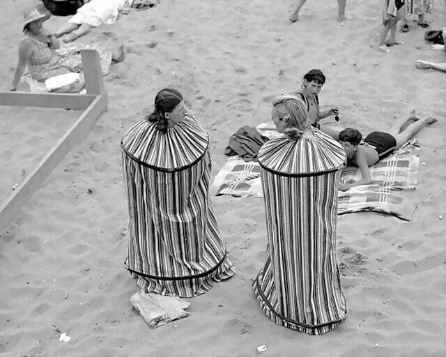 Переносные кабинки для переодевания на общественном пляже, Нью-Йорк, 1938 год