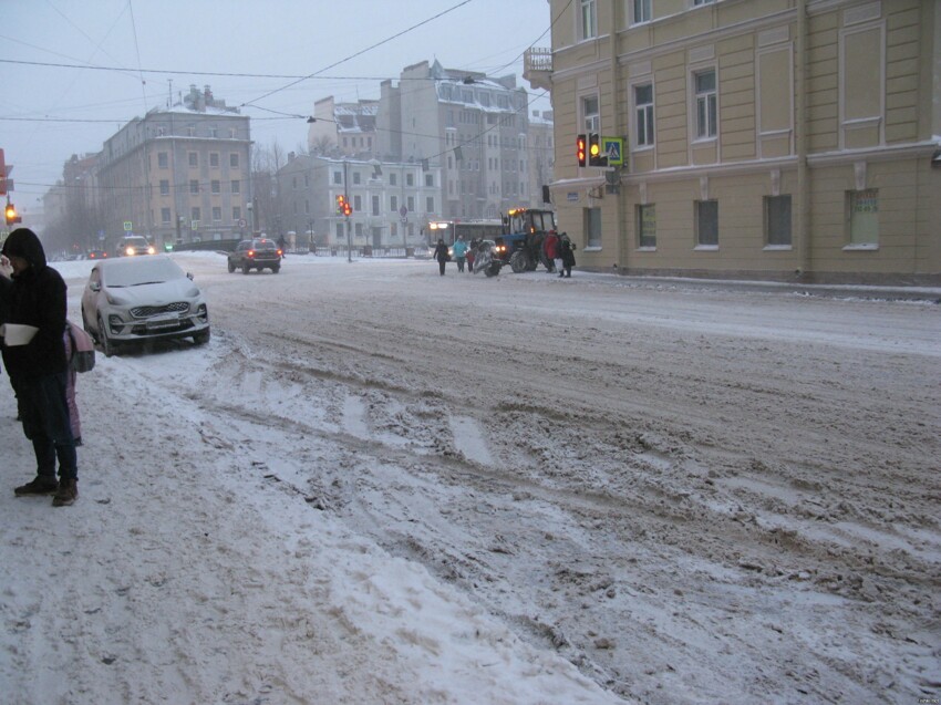 Петербург засыпает снегом