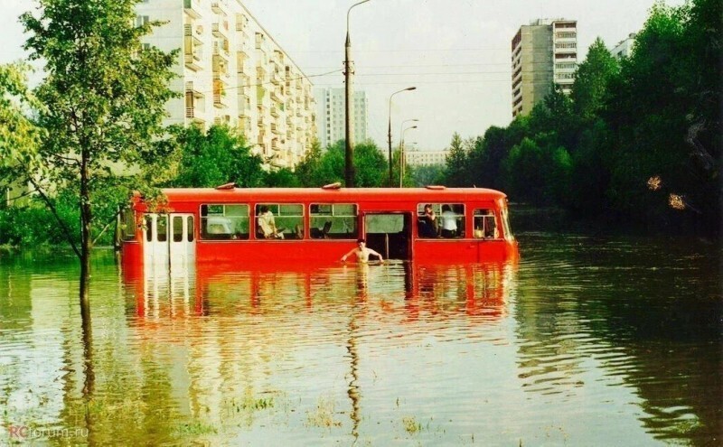 Дрейф автобуса ЛиАЗ-677, Москва, 1994 год
