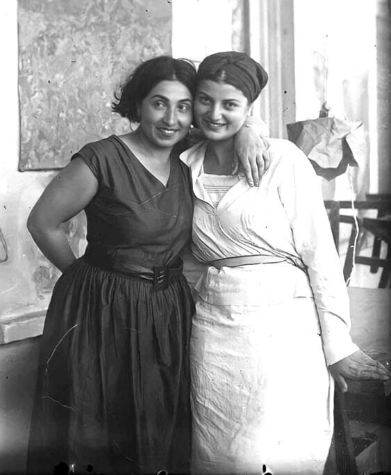 Дружелюбные соседки. Армянка и азербайджанка, 1932 год