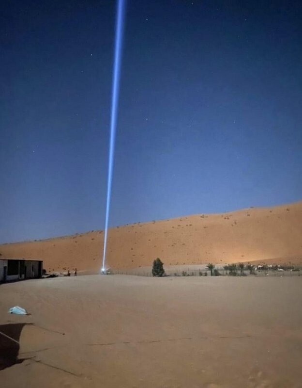 18. В Ливийской пустыне есть колодцы с водой, работающие на солнечной энергии. Они оснащены лазерными маяками, чтобы привлечь путешественников и заблудишихся