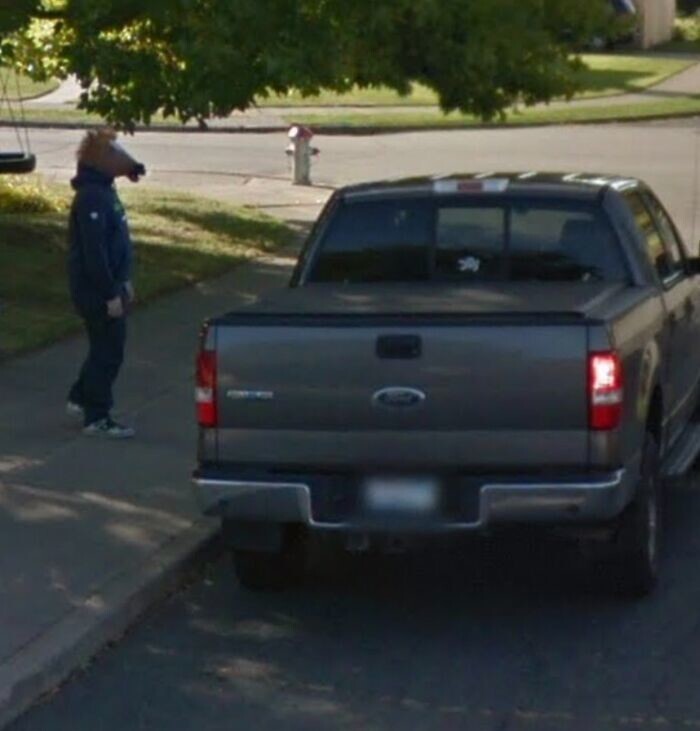 4. "Я заметил машину Google Street View в своем районе и принял незамедлительные меры. Только что, 8 лет спустя, мой брат сообщил мне, что это сработало"