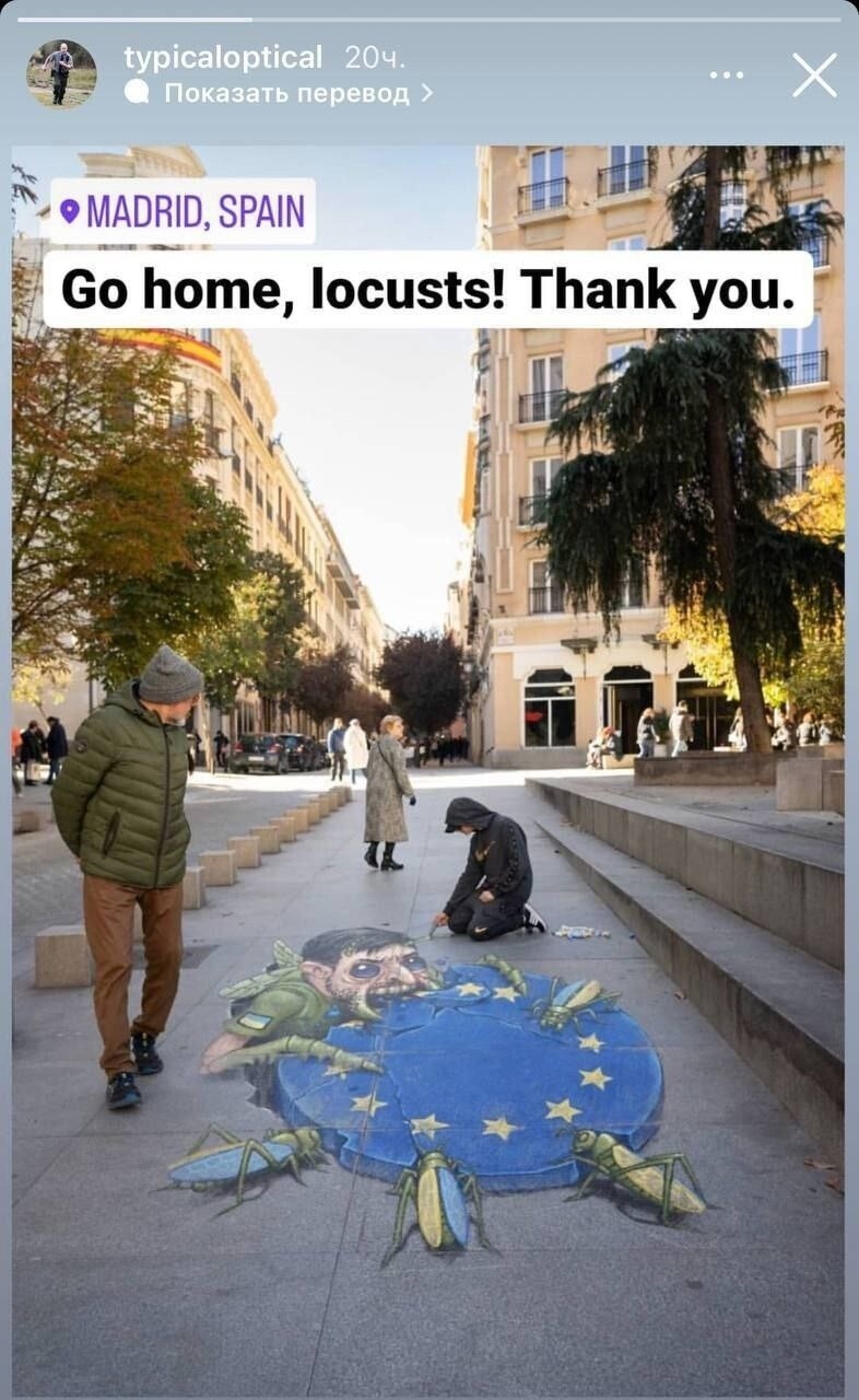 Мадрид. Художники нарисовали Зелю как саранчу, которая пожирает Евросоюз