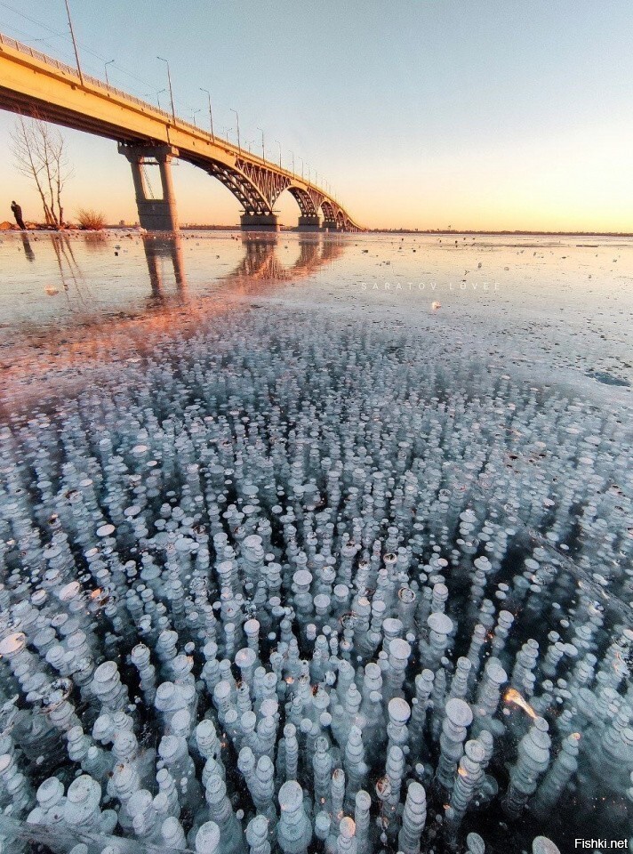 Очень красиво замерзла Волга))))