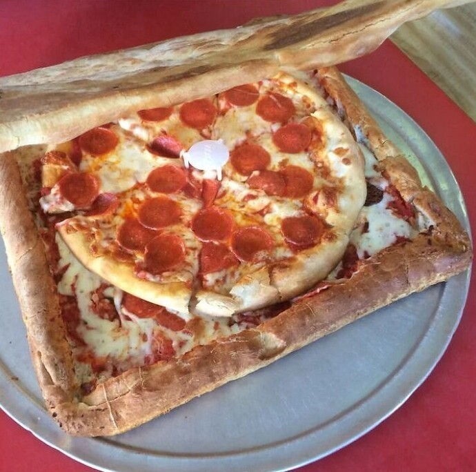 3. Пицца в коробке из пиццы