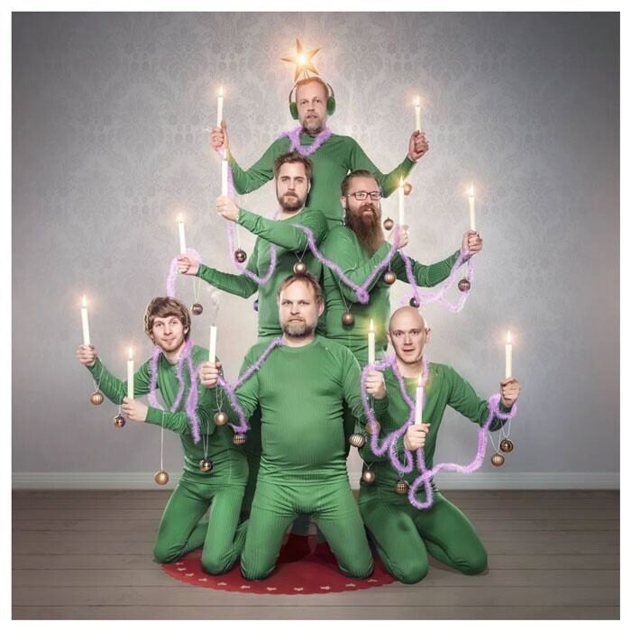 "Я работаю в фотомагазине в Норвегии. Вот наша рождественская открытка на этот год"