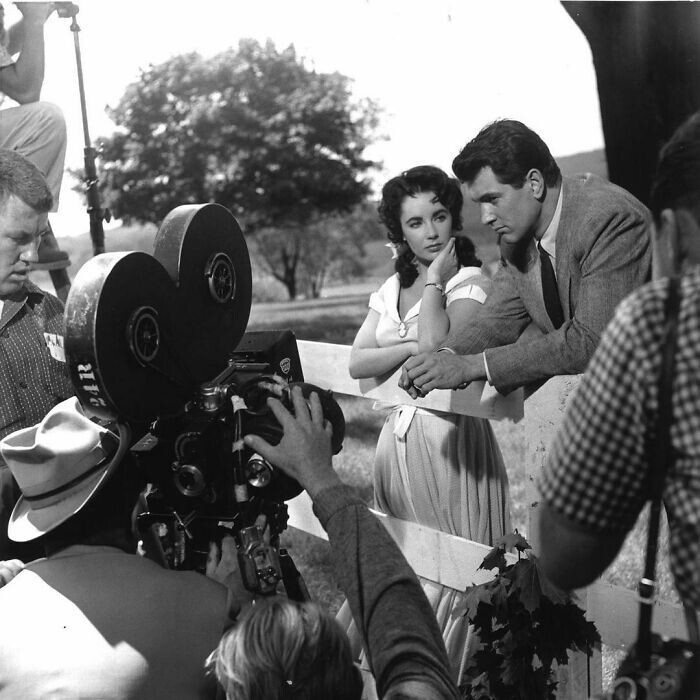 28. Элизабет Тейлор и Рок Хадсон на съемках фильма "Гигант", 1956 год