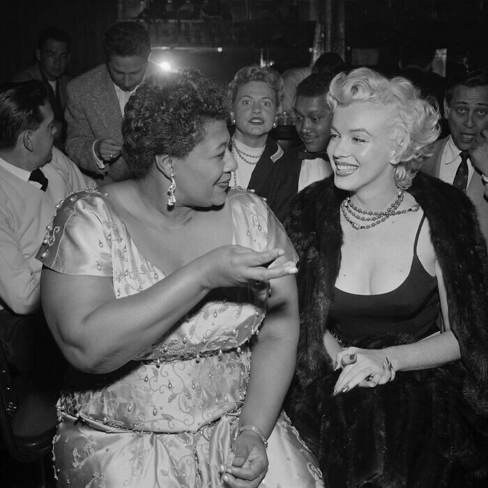 1. Элла Фицджеральд и Мэрилин Монро в клубе Тиффани в Голливуде, 1954 год