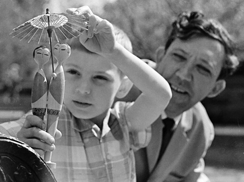 Юрий Никулин с сыном Максимом, 1964 год