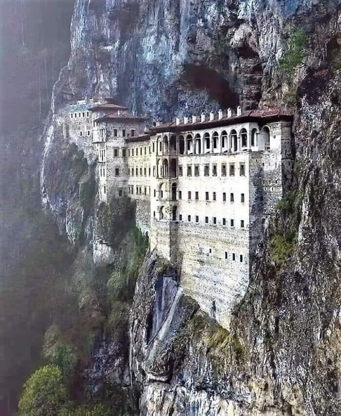 27. Монастырь Сумела на скале Трабзона в Черноморском регионе Турции