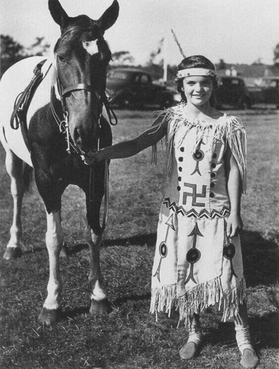 Детская фотография Жаклин Бувье, будущей жены американского президента Дж. Кеннеди. Нью-​Йорк, 8 декабря 1939 года
