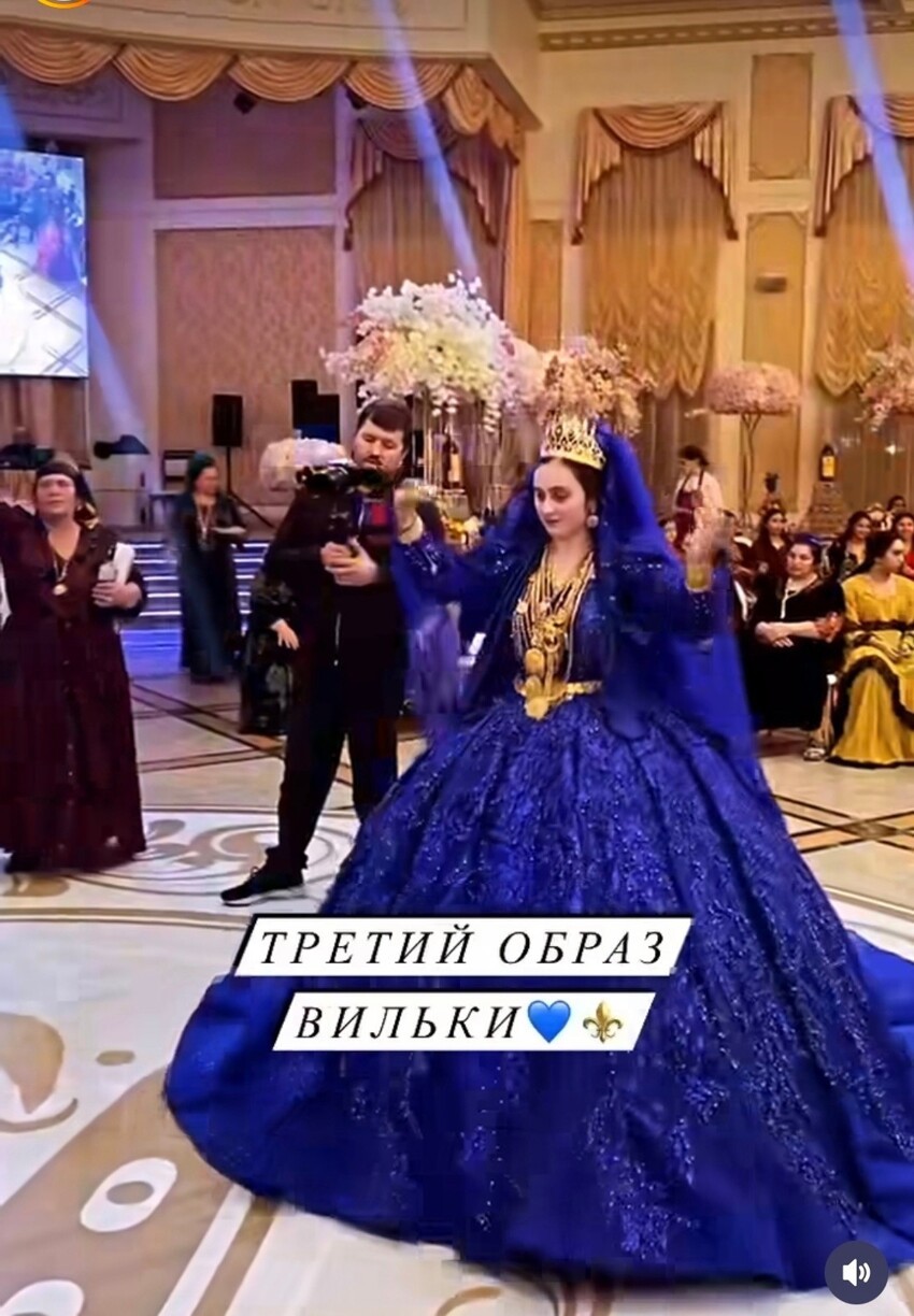 Три подноса выкупа, золотишко и невеста в короне: как в Ярославле играли цыганскую свадьбу
