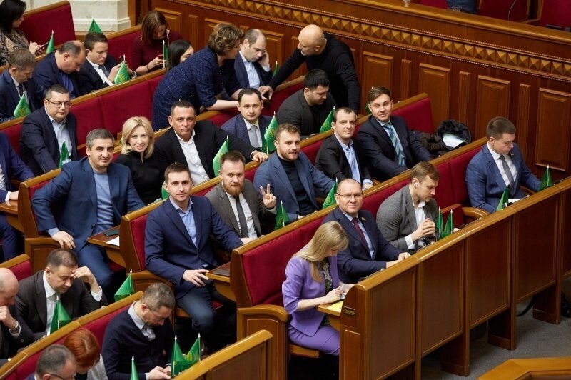 Скандал вокруг закона о «большой стройке»: «Слуги народа» бегут от Зеленского