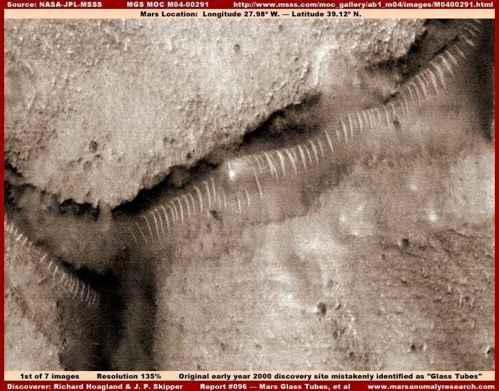 Трубы на Марсе, именуемые "стеклянными червями"