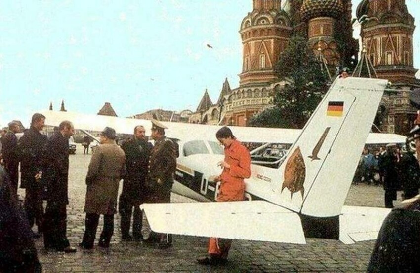 Для чего немецкий подросток в 1980-х прилетел на самолете прямо на Красную площадь