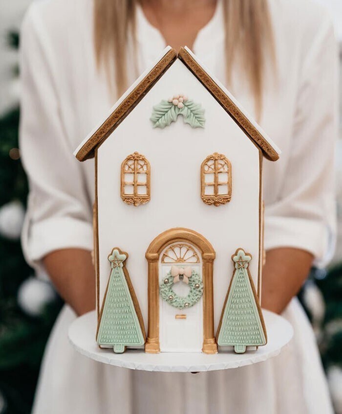 "Моя жена сделала этот  чудесный пряничный домик на Рождество"