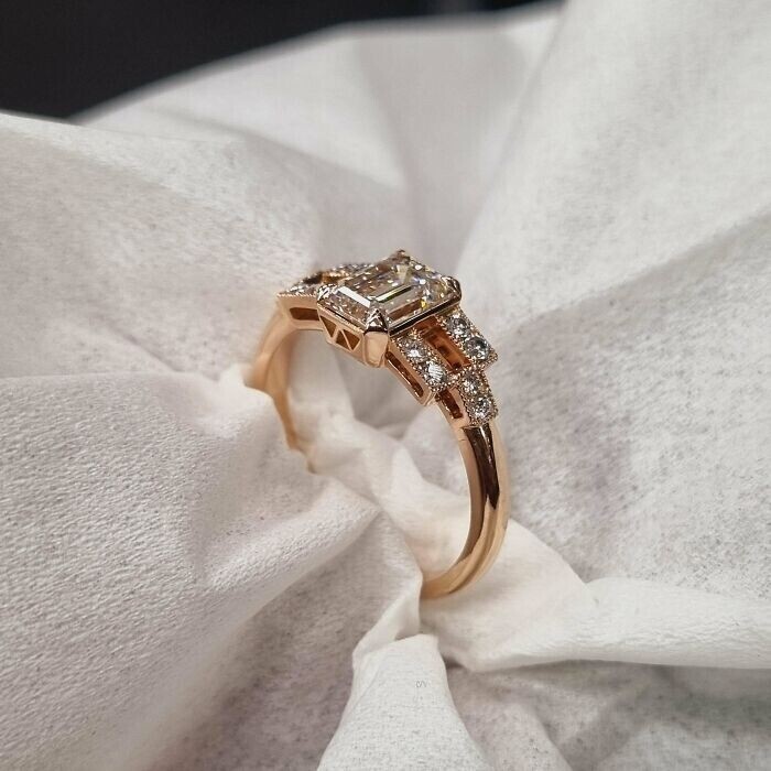 20. "Помолвочное кольцо из 18-каратного розового золота с бриллиантами, которое я сделал для своей невесты"